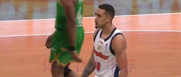 攻防一体!奎因全场12中10,三分7中6砍下30分4板4助5抢断 攻防一体!奎因全场12中10,三分7中6砍下30分4板4助5抢断