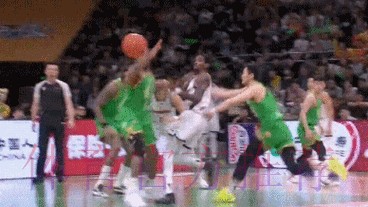 攻防一体!奎因全场12中10,三分7中6砍下30分4板4助5抢断 攻防一体!奎因全场12中10,三分7中6砍下30分4板4助5抢断